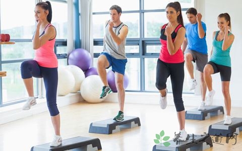 每天做多少个高抬腿能减肥,高抬腿开合跳4分钟减肥