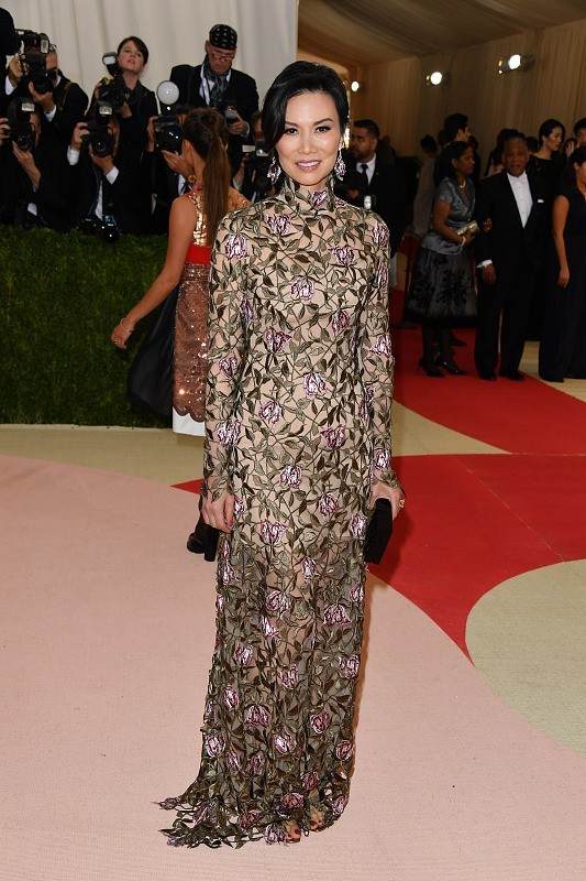 邓文迪最新变装,邓文迪为什么长得像外国人