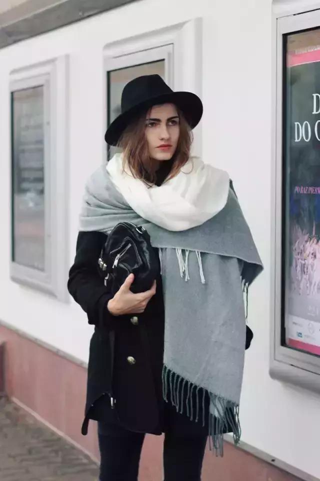 帽子围巾一体的戴起来很暖和,帽子围巾好时髦