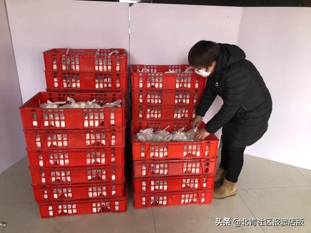 驻村工作队为村民购买生活物资,窦店疫情防控工作