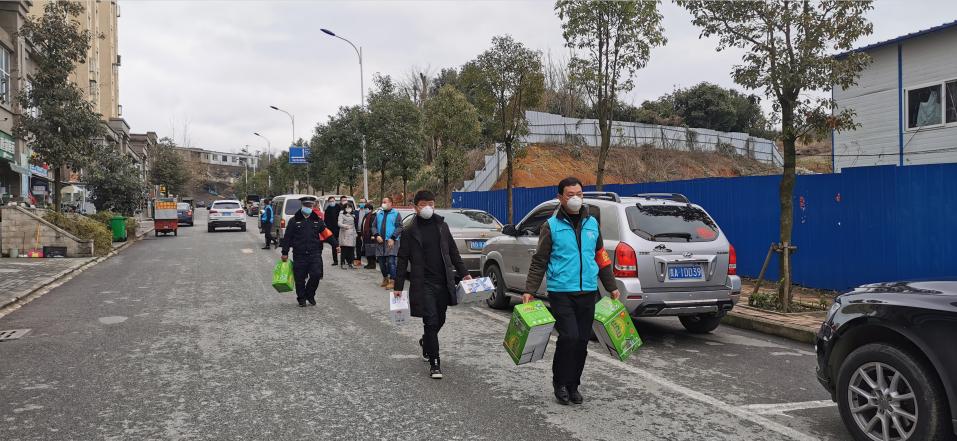 清镇市：行走的“蓝衣”青年助力防“疫”后勤保障