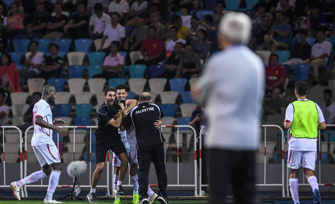 国足1-1巴勒斯坦，里皮无用国脚无能，恒大购房者血汗钱白花了！