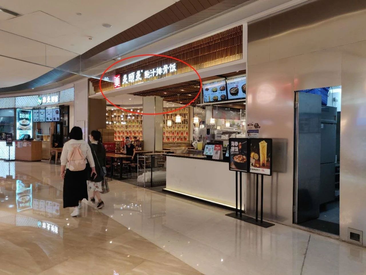 商场人流量明显下滑,商场人流量太差