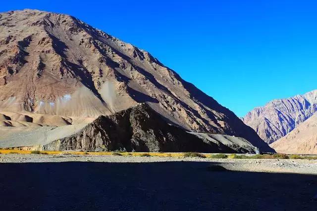 世界上海拔最高的公路！中国最神奇的天路！比川藏线还险10倍！