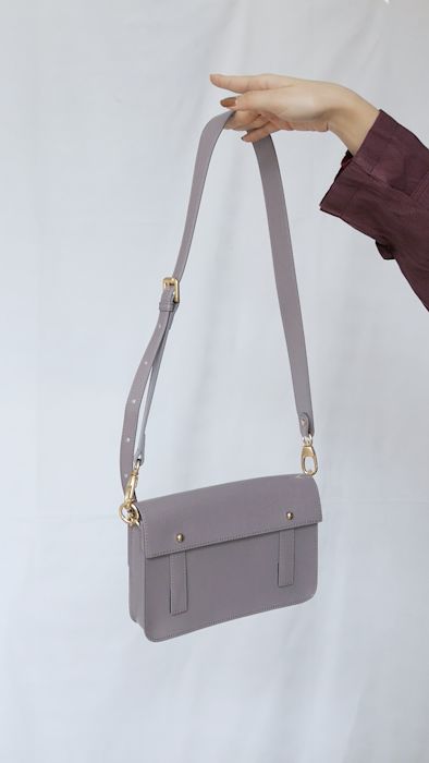 最节省空间又简便的叠风衣方法,薄款中长风衣怎么叠