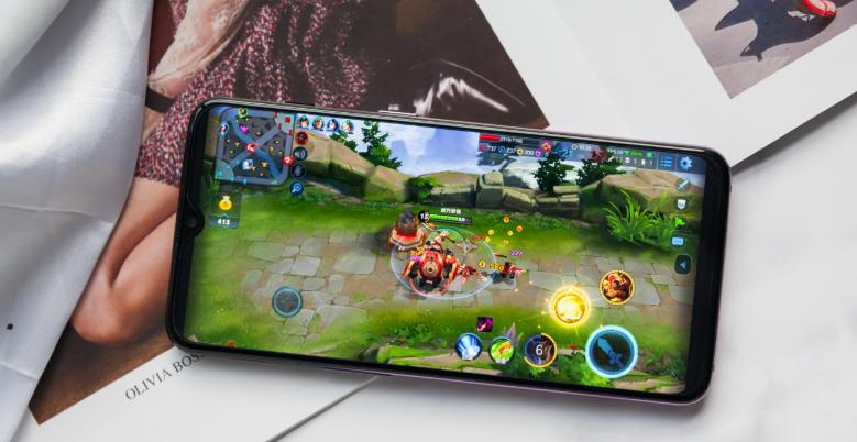 飞智八爪鱼手柄和北通手柄哪个好,飞智和黑鲨的游戏手柄哪个好