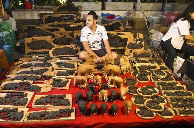 全泰国曼谷火车头夜市攻略,曼谷拉差达火车夜市全景