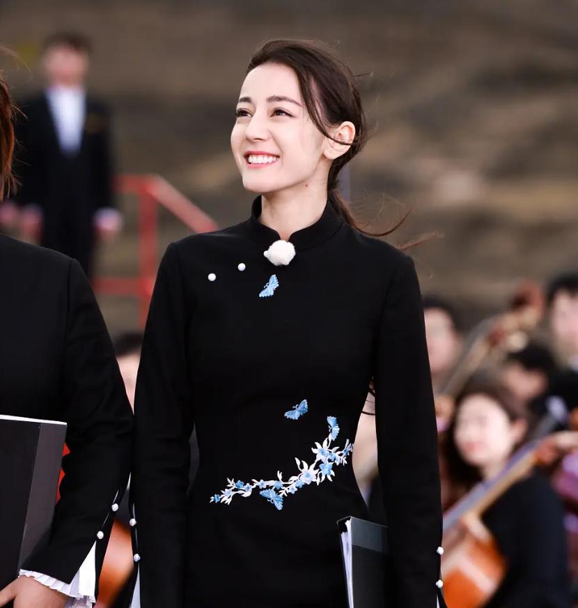 宋茜牙齿是烤瓷牙吗,宋茜做过烤瓷牙吗