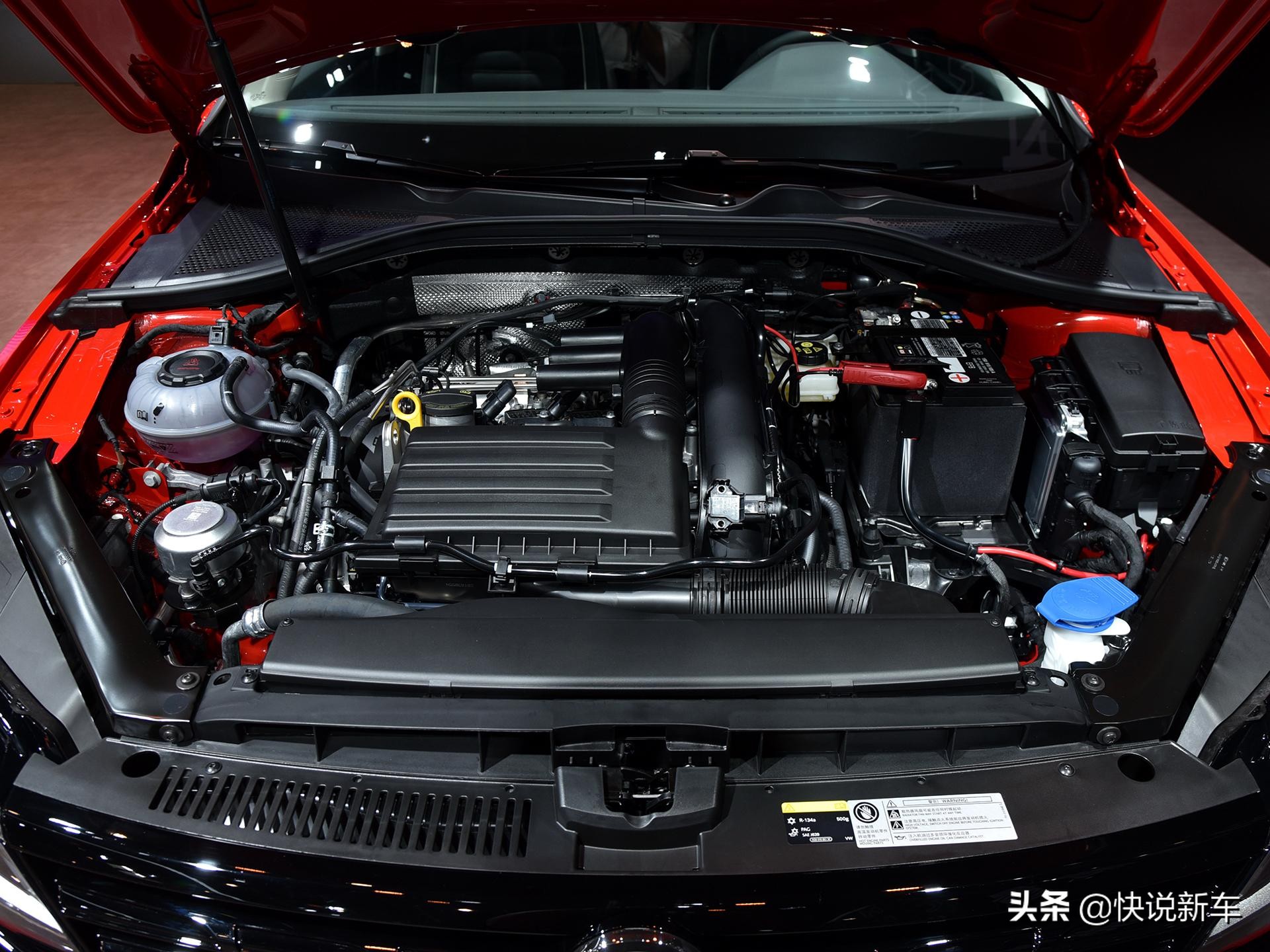 2021年大众凌渡红色带尾翼,大众汽车凌渡报价及红色图片