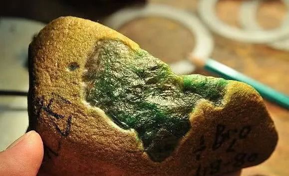 原来老缅都有三招祖传“看石绝学”，难怪我们切不涨！