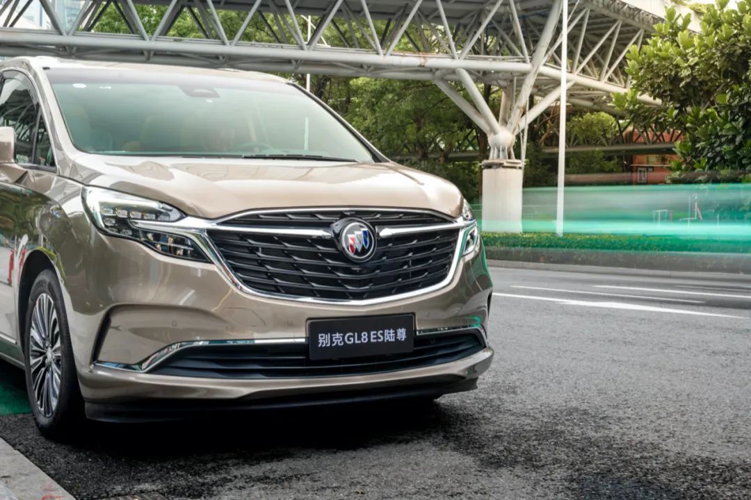 别克gl8es陆尊对比陆上公务舱,试驾gl8es陆尊