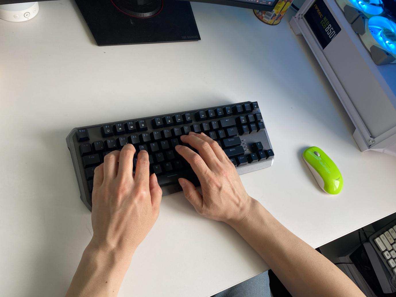 媲美樱桃的键盘,媲美樱桃轴的国产轴