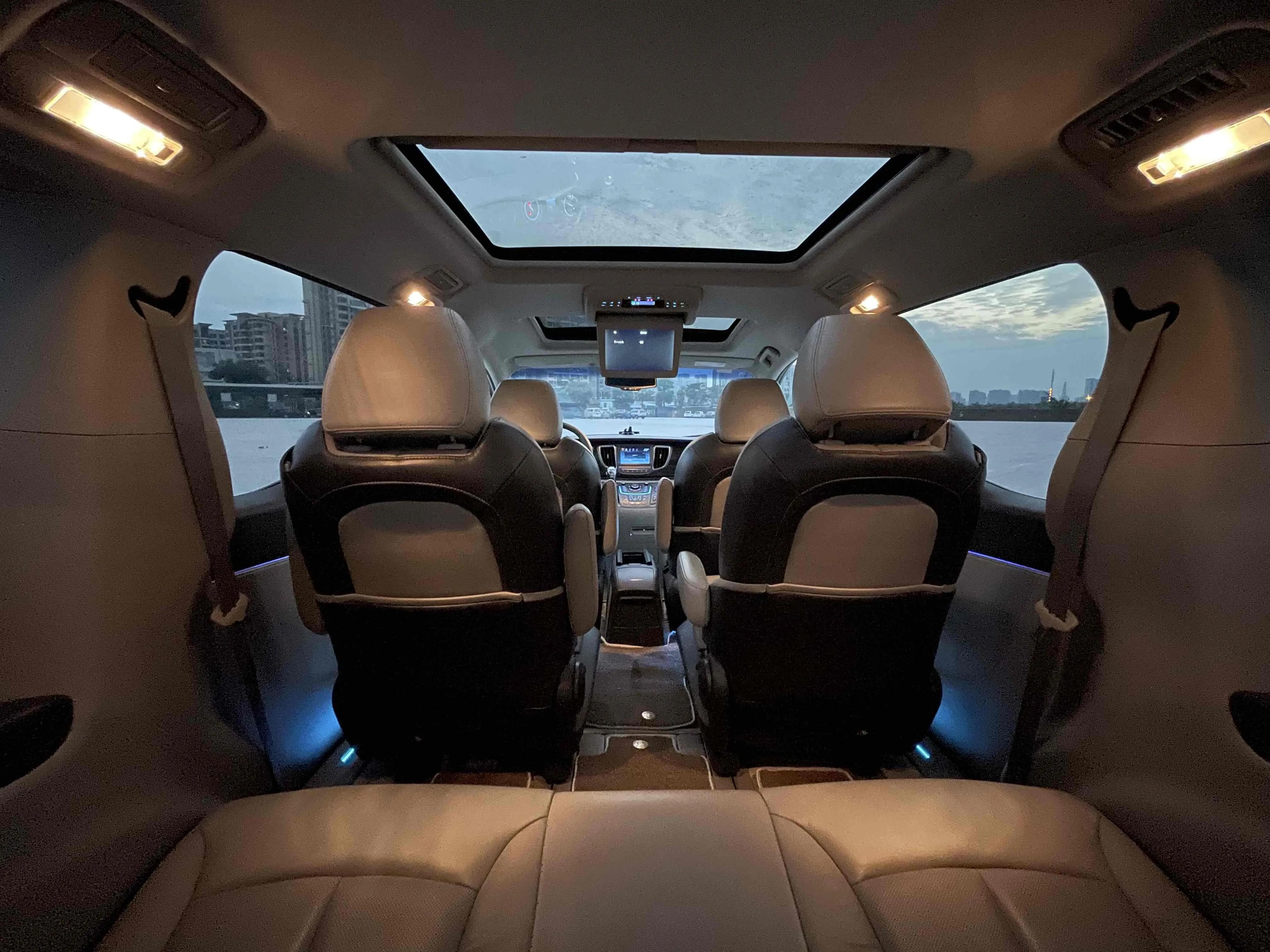 别克gl82014款3.0lxt豪华商务旗舰版,2011款经典3.0版别克gl8图片