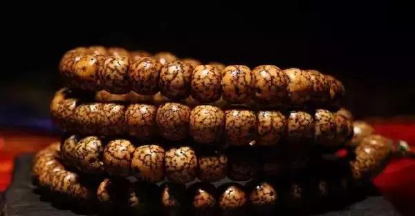 玛瑙手串十大灵性手串排名,木质手串排名黑檀手串