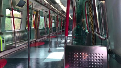 看看香港的私家车和地铁站你才知道什么叫快节奏生活