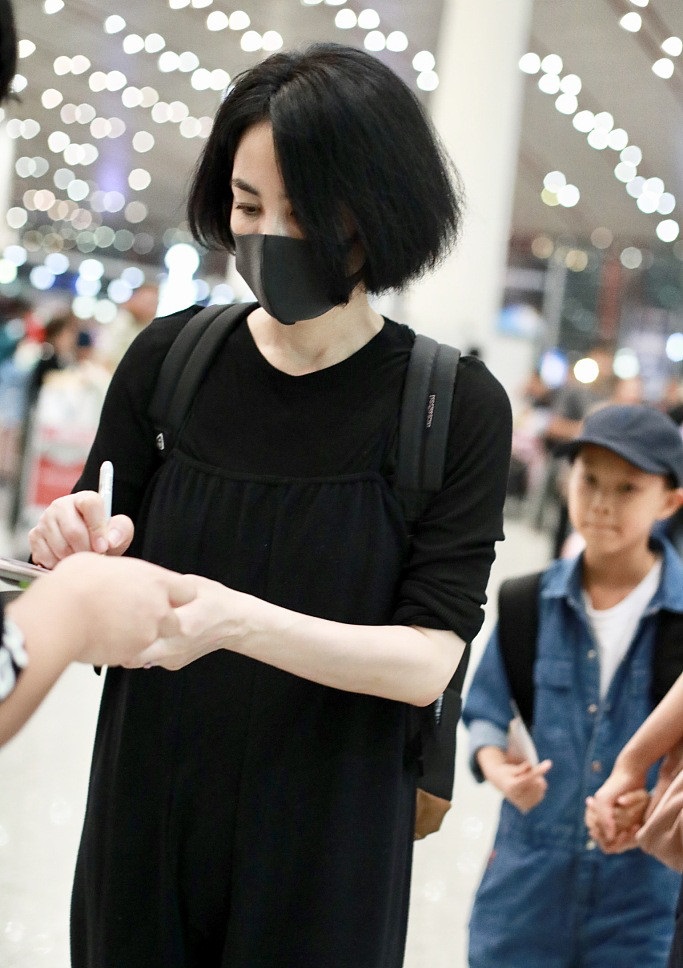 王菲跟谢霆锋最近一起的照片,王菲会不会跟谢霆锋结婚