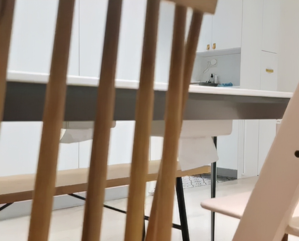 100平现代简约阳台装修风格,125平带阳台简约温馨装修风格