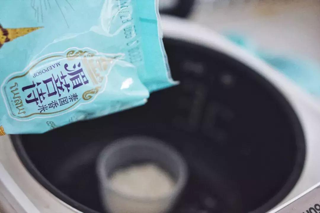 香菇板栗焖鸡学会后天天吃都不腻,简单易学的香菇鸡焖饭分享给大家