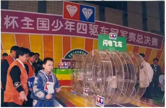 100块买到的四驱车，让我成了全班的MVP