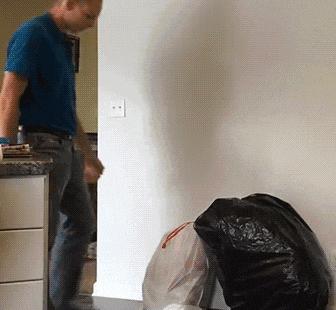 搞笑gif妹子的内心是崩溃的,搞笑gif妹子原来是个逗比