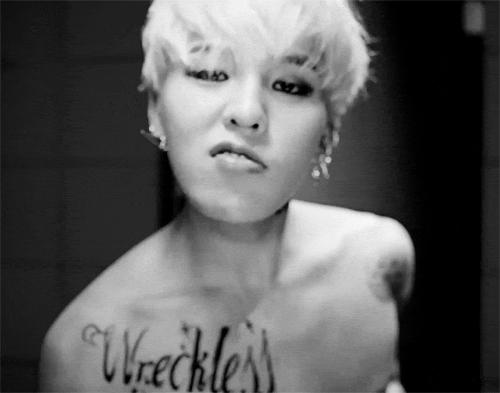 闊╁墽濂宠绌挎惌鍝佺墝,闊╁墽濂充富绌挎惌鍝佺墝