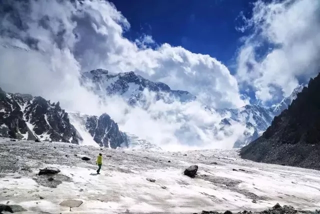 徒步穿越新疆博格达峰,新疆最凶险穿越戈壁路线