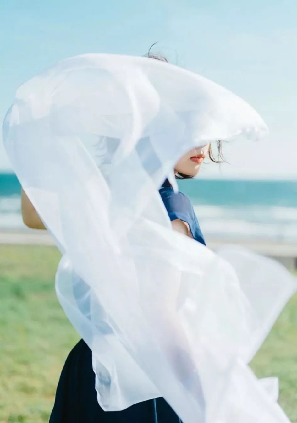 拍照尴尬怎么化解,拍照不自然不上镜的解决办法