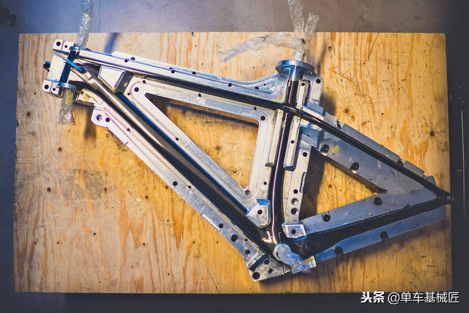 不偷奸不耍滑：实实在在的790g山地车车架，竟然还包含了桶轴