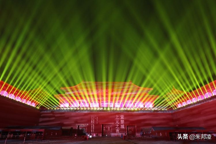 清华学霸让激光业不再向老外缴专利费，还玩转春晚和故宫灯光秀