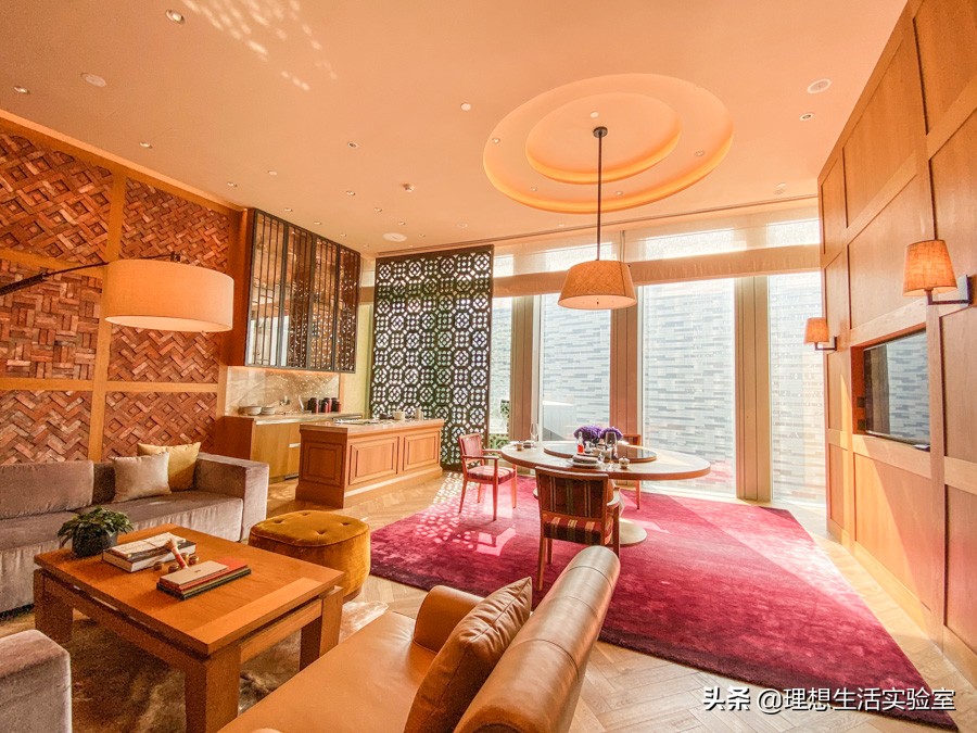 住在广州瑰丽酒店看外面风景,广州瑰丽酒店看到整个广州夜景