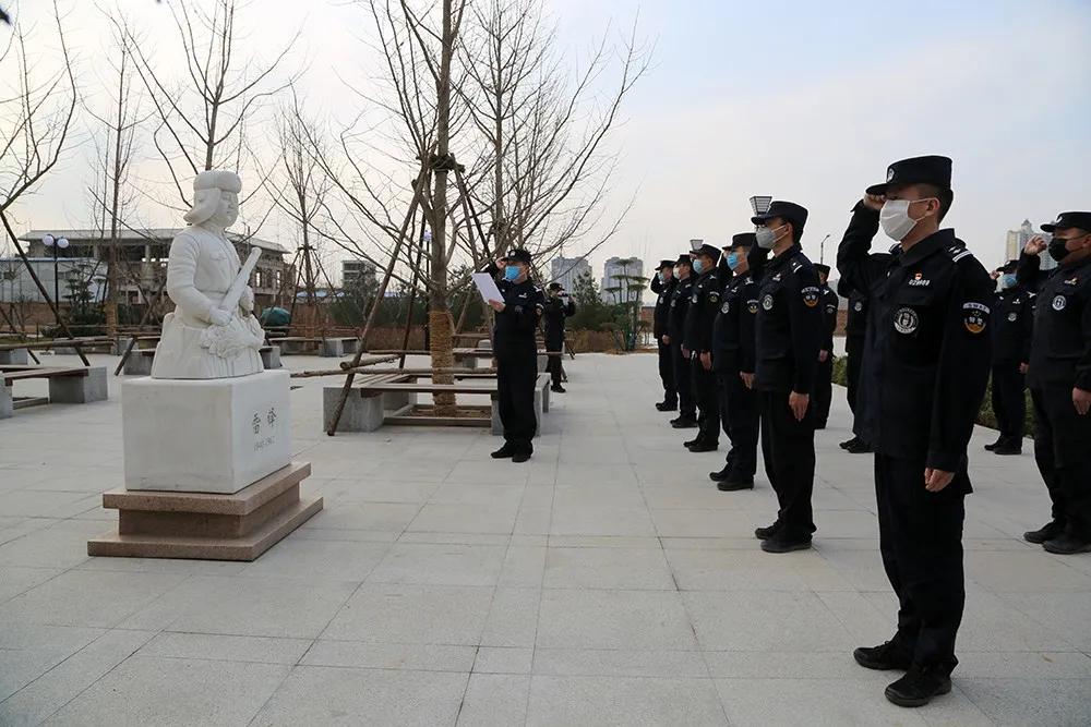 巡特警支队学雷锋工作总结,特警开展学雷锋活动简报