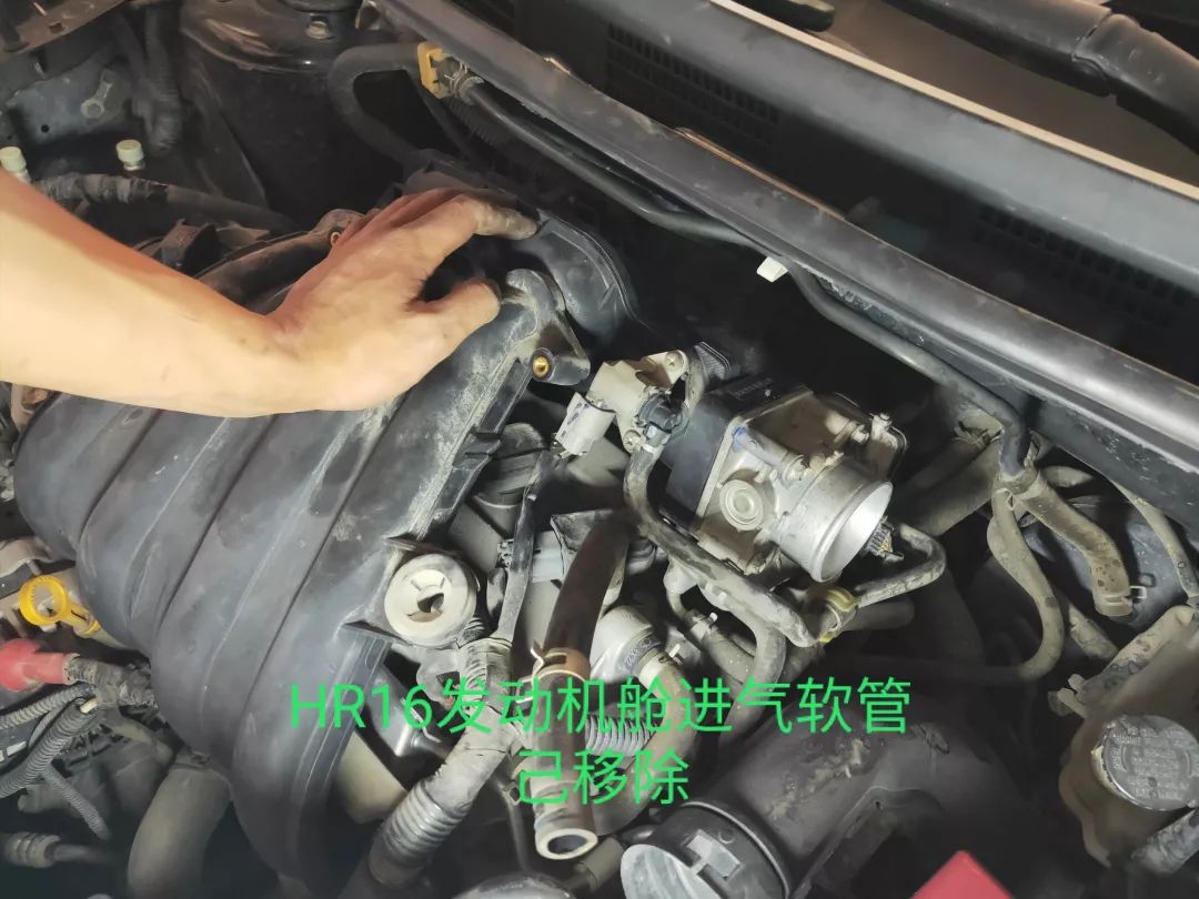 尼桑骐达1.6t更换铱铂金火花塞,日产阳光2011款换火花塞