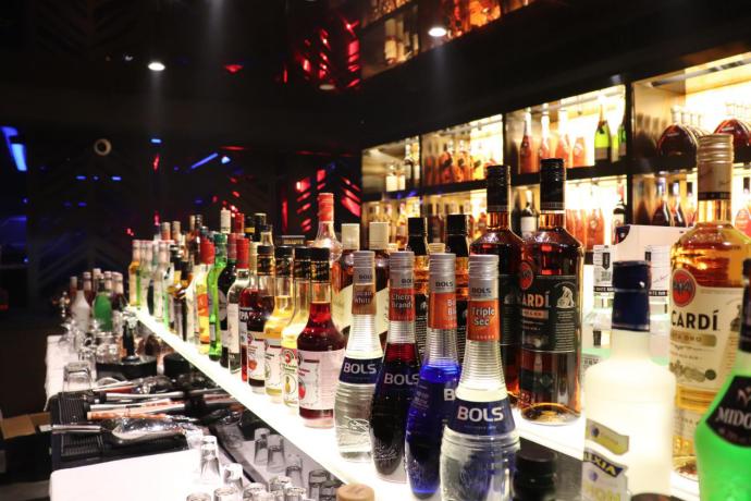 大型超嗨露天酒吧,街区音乐酒吧