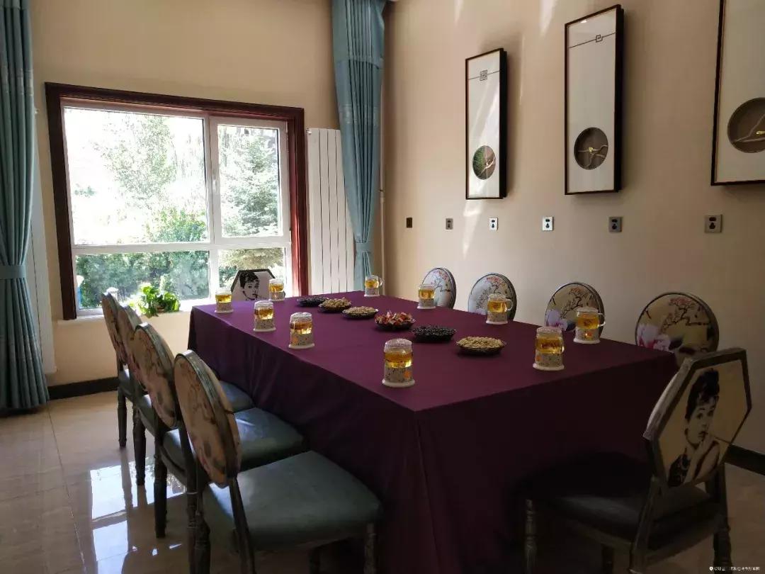 酒吧、超市、展览馆，这么Fashion的青城驿站，你还会认为这只是厕所吗？