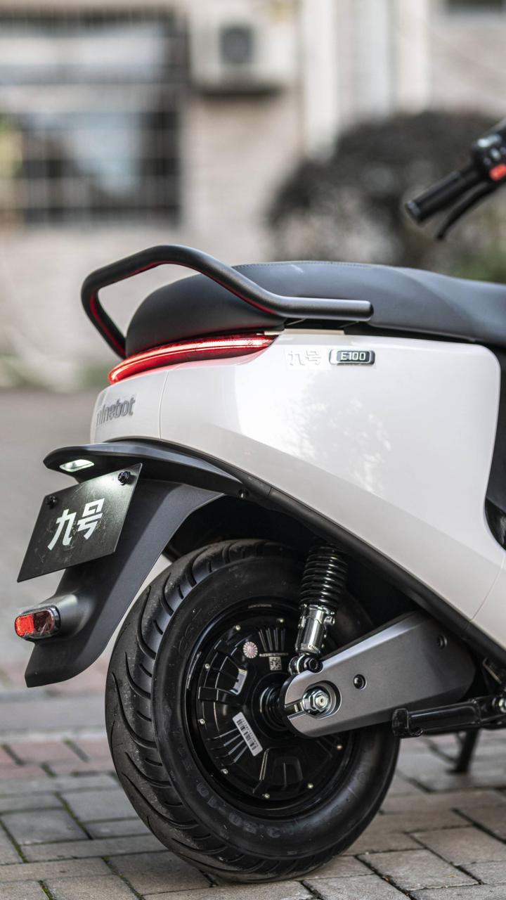 大灯炫酷有型,九号e100大灯效果