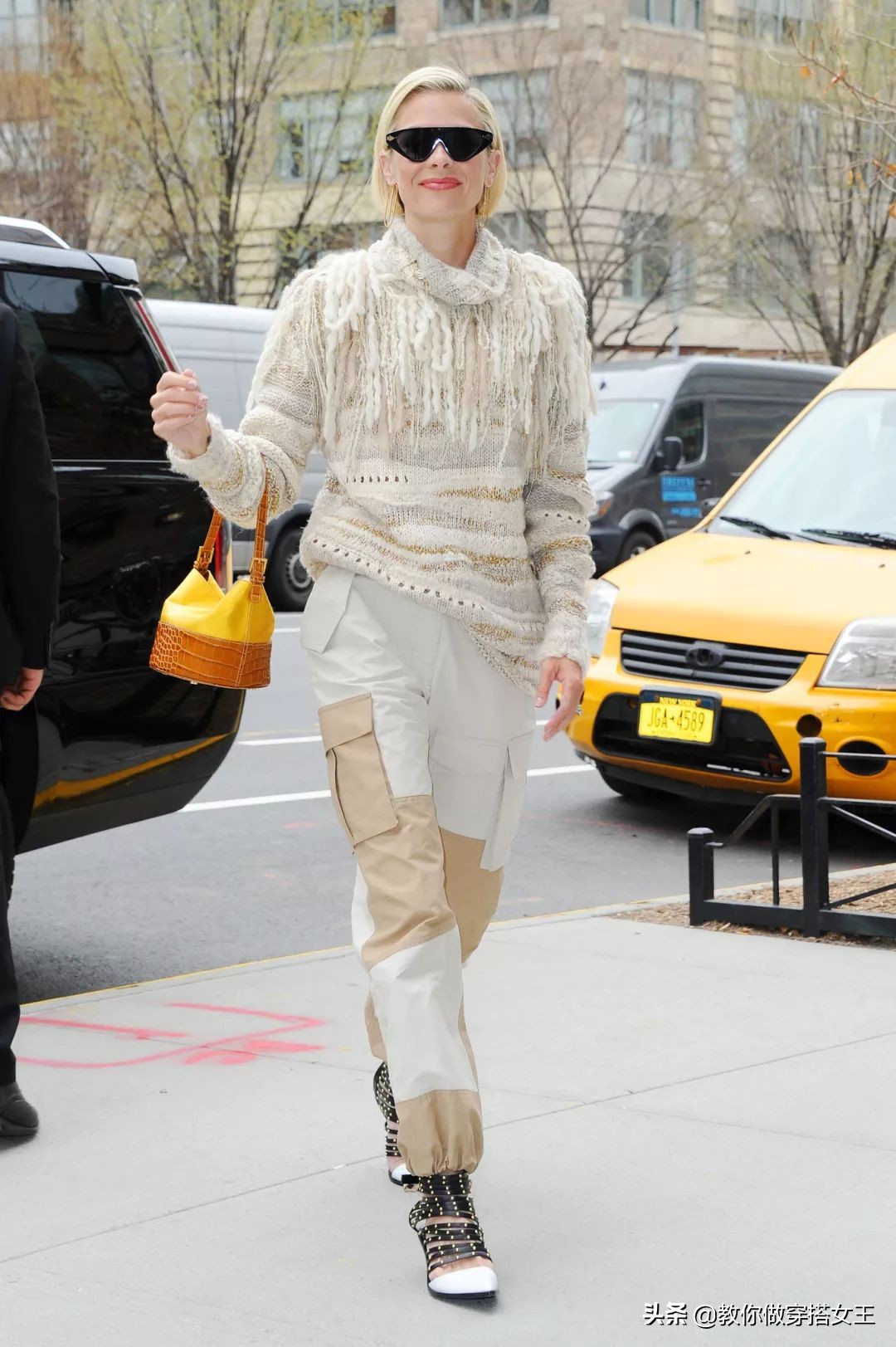 2020最潮搭配少不了这一条工装裤,初秋工装裤搭什么上衣