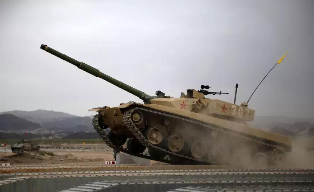 中国坦克99式vs俄罗斯坦克,中国最强坦克是99a还是vt4