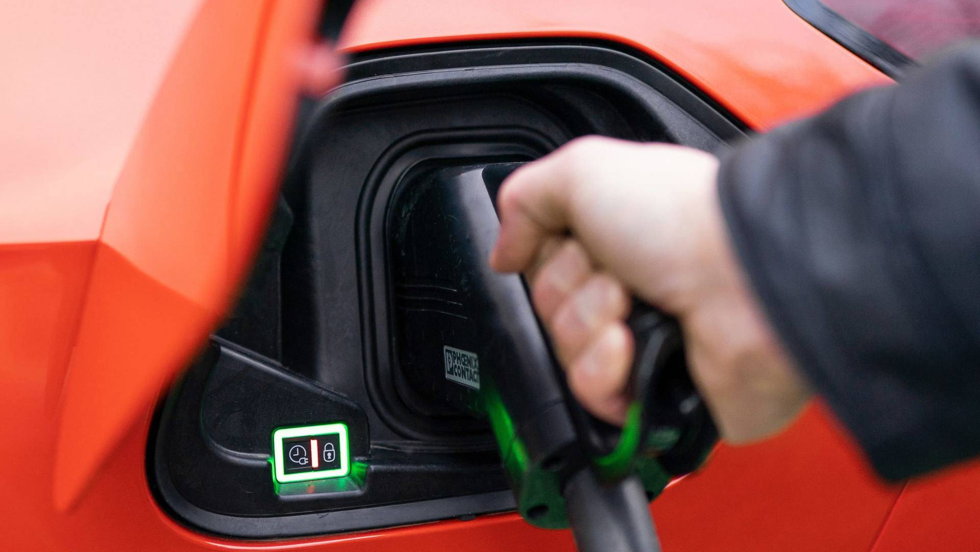 新王当立！这台英国车要抢Polo饭碗，其实就是台电动两厢赛欧