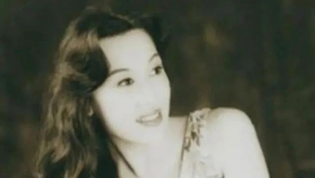 张克莎变性成功后嫁给富商,比金星还漂亮的变性女