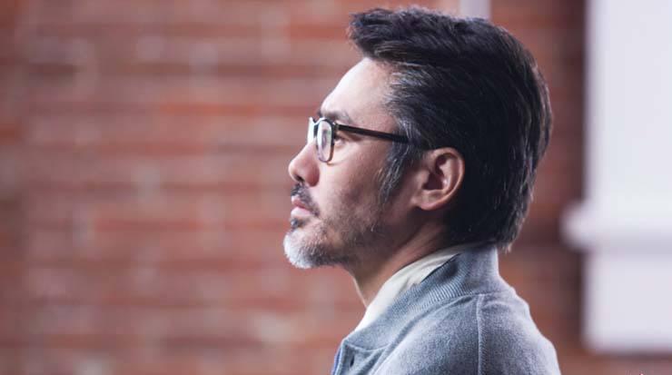 做人就是学会装傻歌词,做人要学会一半装傻一半聪明