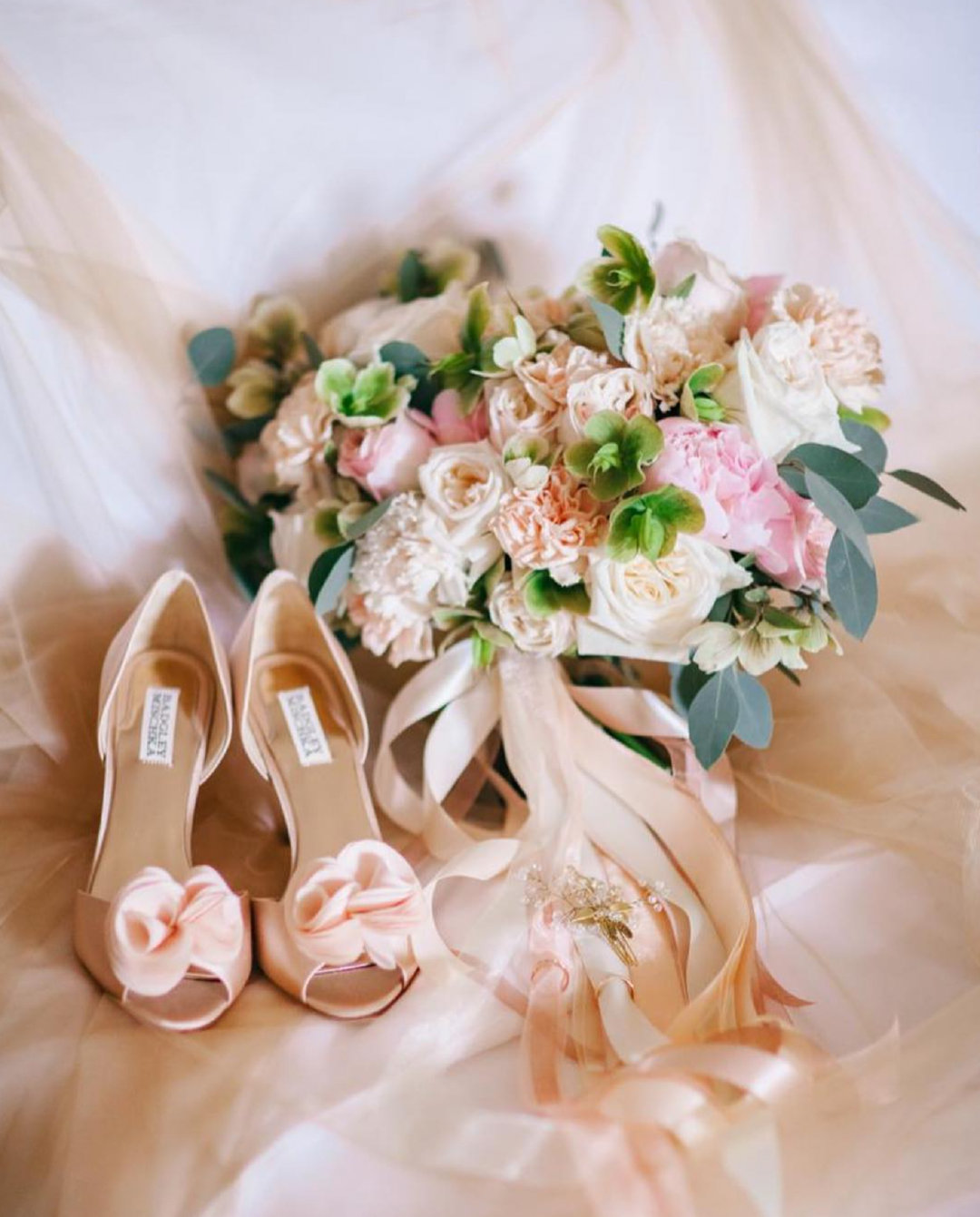 旅拍婚纱照穿搭教程，教你成为朋友圈里最洋气的新人！