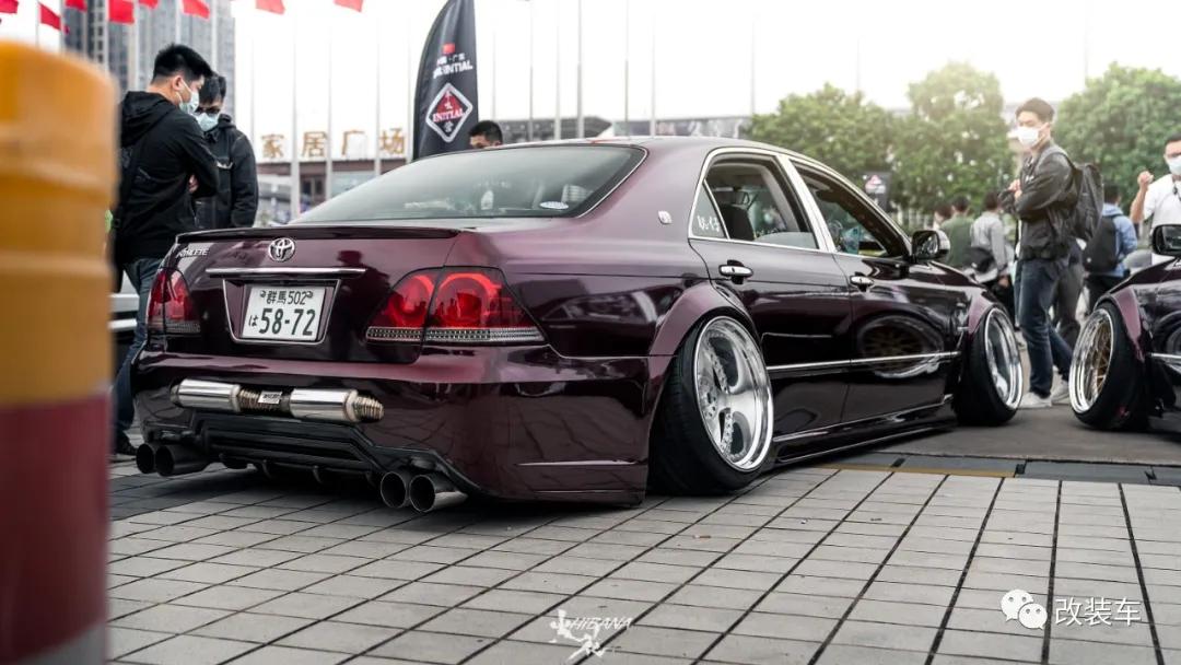 清一色皇冠,清一色豪车