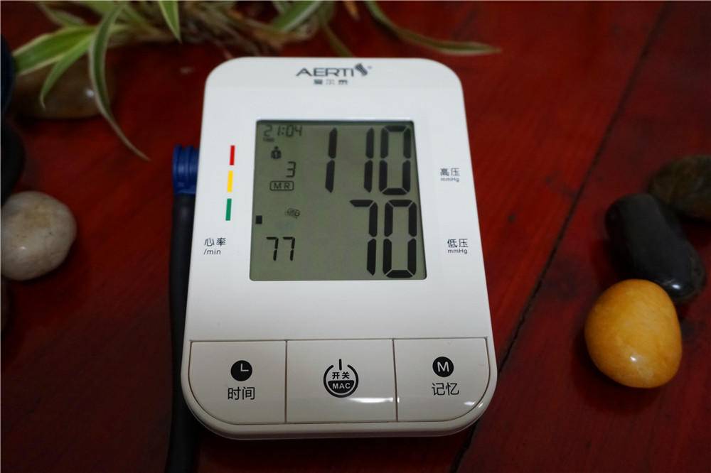 长坤手臂式智能电子血压计,爱尔泰血氧仪