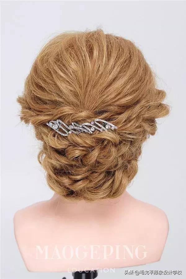 盘发超简单好看教程中发半扎,超简单盘发教程马尾