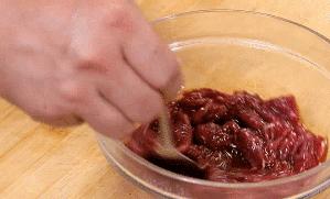 牛肉怎么炒才嫩滑视频教程,牛肉怎么炒才嫩滑好吃视频教程