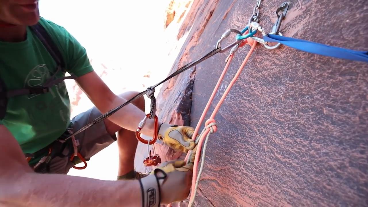 绳索登山的技巧,爬山绳索下降技巧