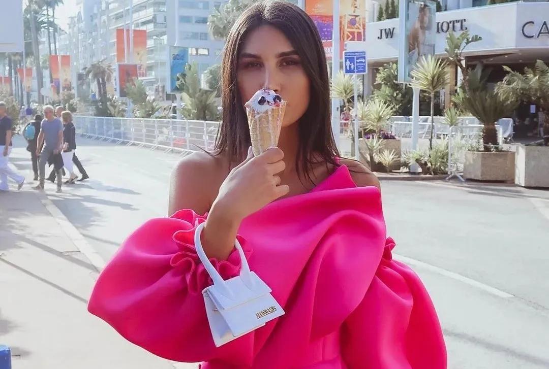 因为太穷，”乡下小伙”做的衣服口袋都没有，一言不合就关店种地