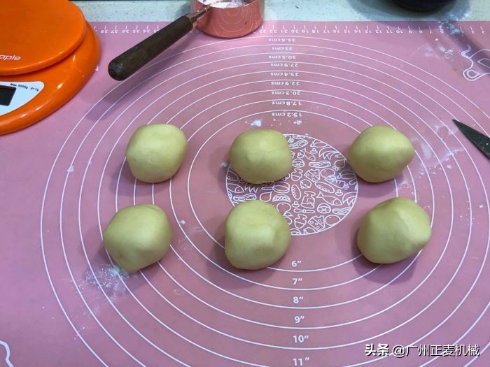 菠萝面包的做法烤箱,菠萝面包的家常做法用烤箱