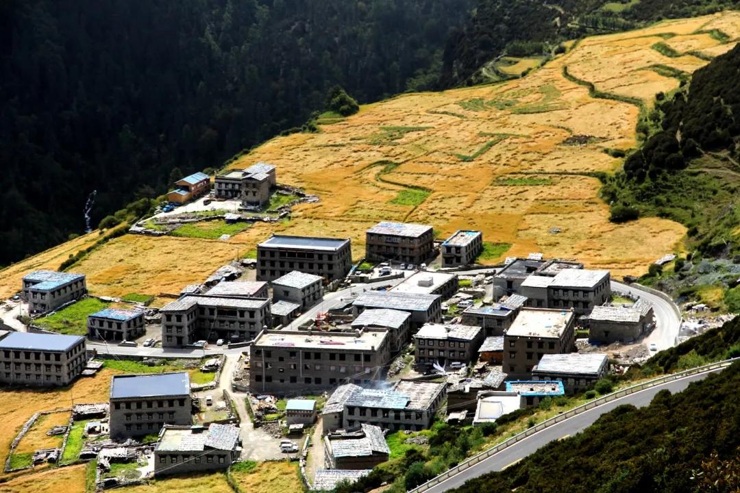 稻城亚丁一定要去的地方,去稻城亚丁感受身体与灵魂