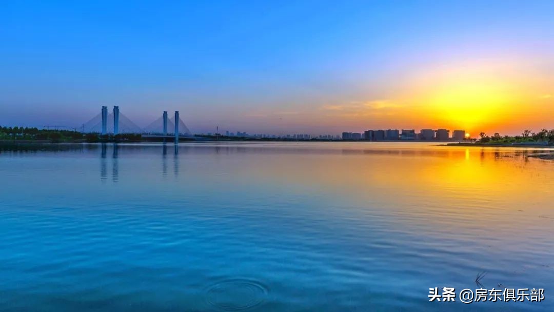 夜幕下的北龙湖金融岛,北龙湖金融岛为啥非要修成圆的